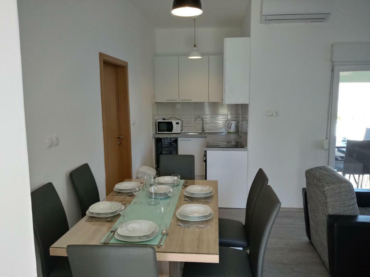 Galijot Apartman Vir